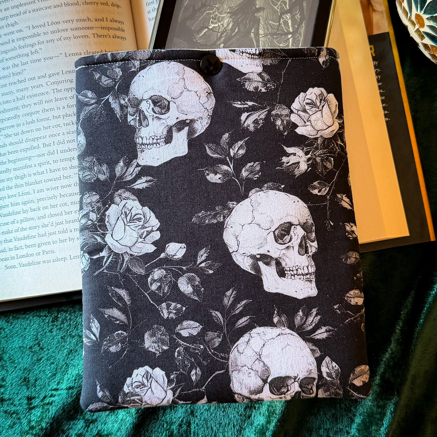 Dark Romance Padded Kindle Sleeve - Book Lover Gift